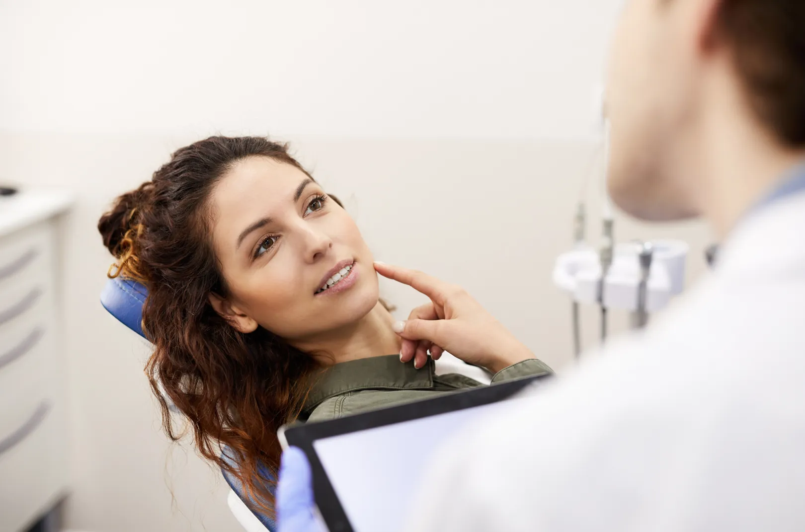 A treatment situation at the chair